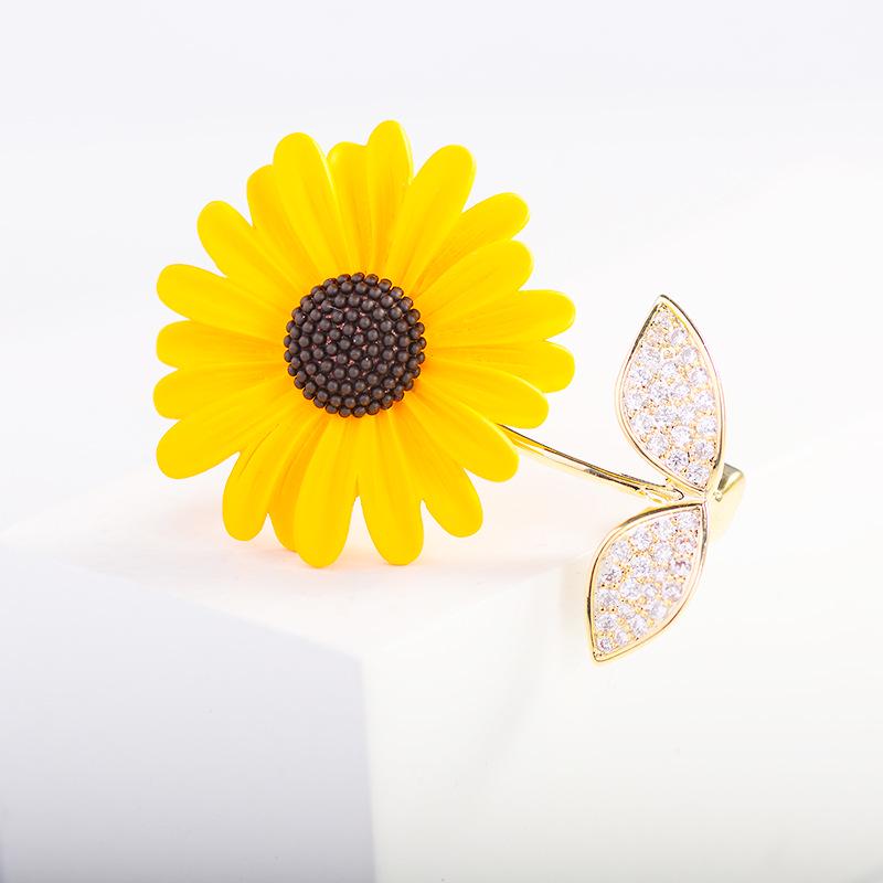 Japanese & Korean-Style Cute Sunflower Brooch Pin - Anti-Exposure, Fashionable, Creative Accessory for Women