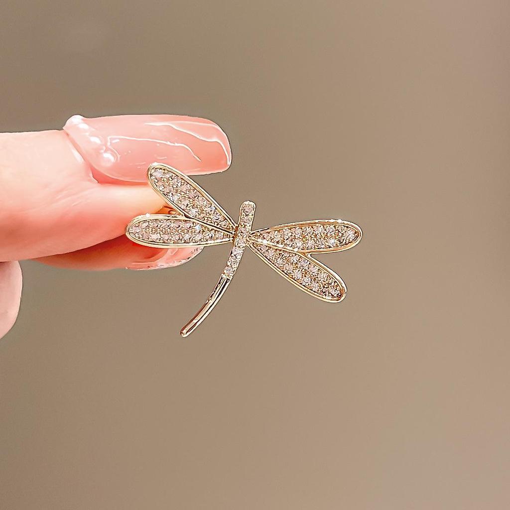 Chic Butterfly Brooch for Women - High-End Fashion Corsage
