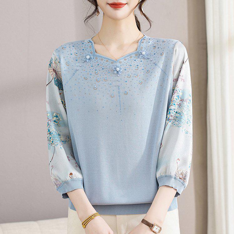 Elegant Women's Seven-Sleeve Knit Top - Fashionable, Comfortable, and Loose-Fit Mother's Wear