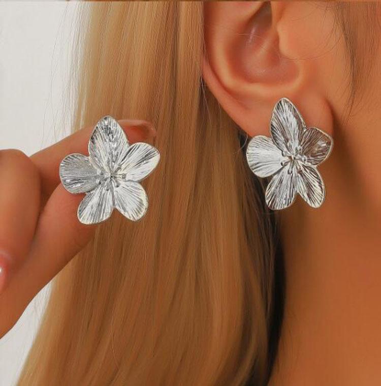New Vintage Metal Gold Color Flower Big Earrings For Women Fashion Geometric Floral Drop Earrings Statement Zircon Party Gifts