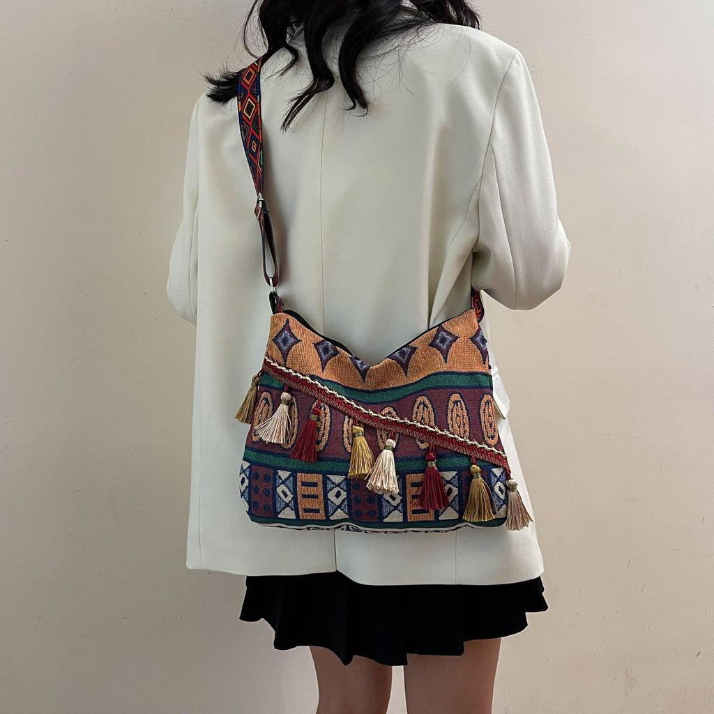 Embroidery Tote Bag for Women Aesthetic Canvas Shoulder Bag with Pocket Reusable Tote Bag for Work Shopping Women's Large Crochet Beach Bag Hobo Bag