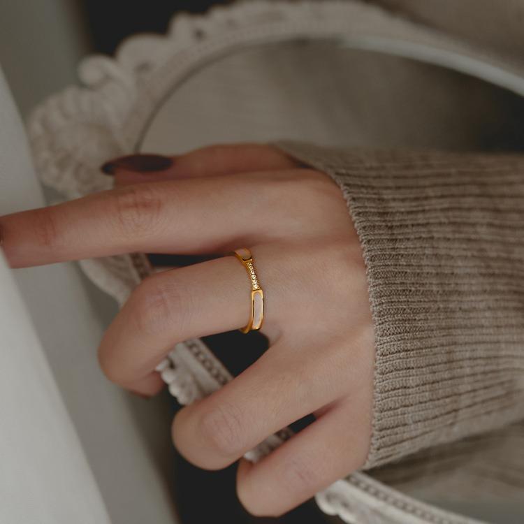 Light luxury versatile inlaid shell ring titanium steel ring women's niche design finger rings