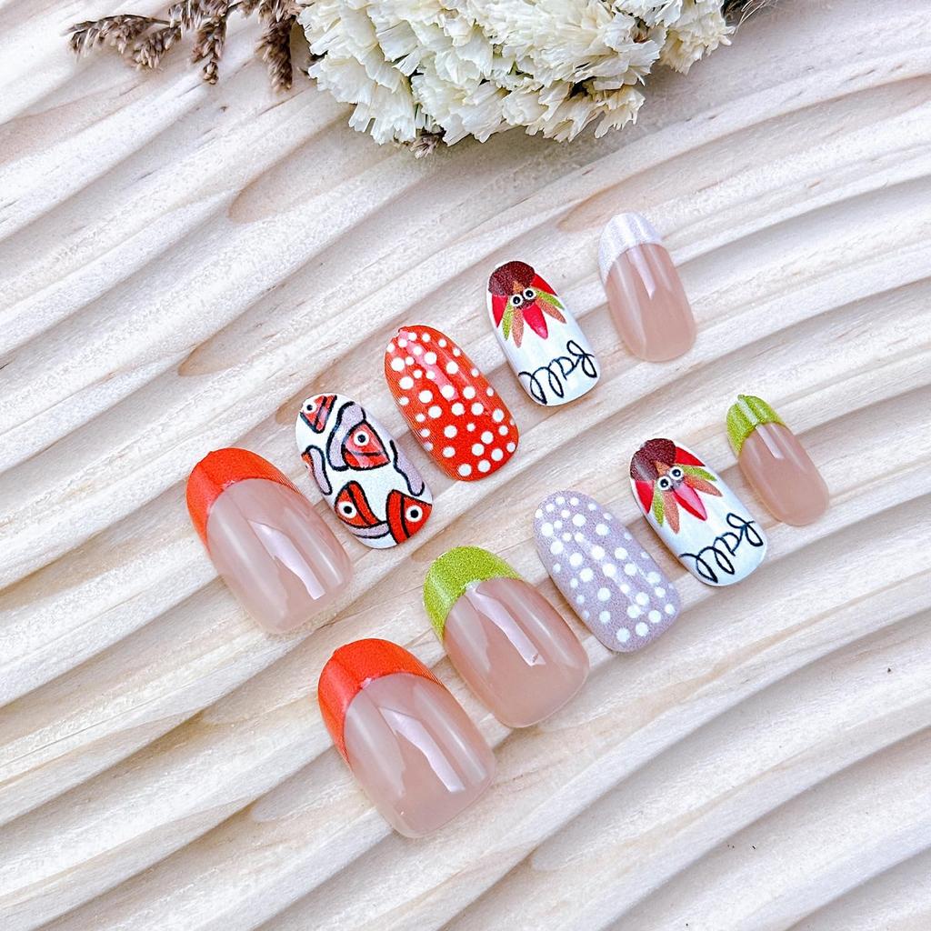 30Pcs Thanksgiving Press on Nails Short Round Shape French Tip Fake Nails with Pumpkin Pie Designs Full Cover Fall Acrylic Nails Thanksgiving Turkey