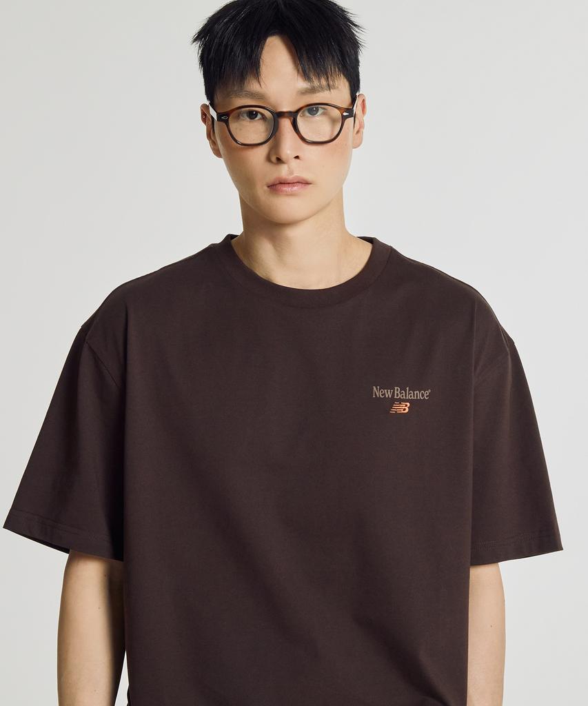 Nyuballanseu Nbneg21503 / Camiseta de Manga Curta Uni Nb Friends (Castanho)