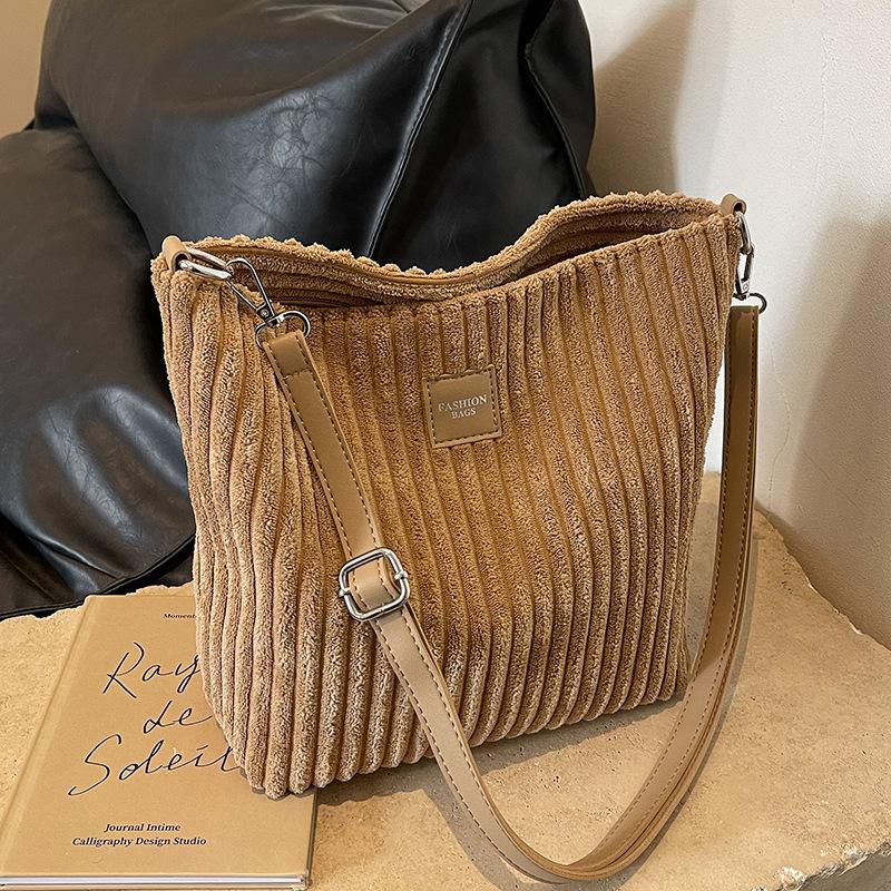 Export bag ladies 2025 new messenger large-capacity bucket bag corduroy soft-faced versatile shoulder bag