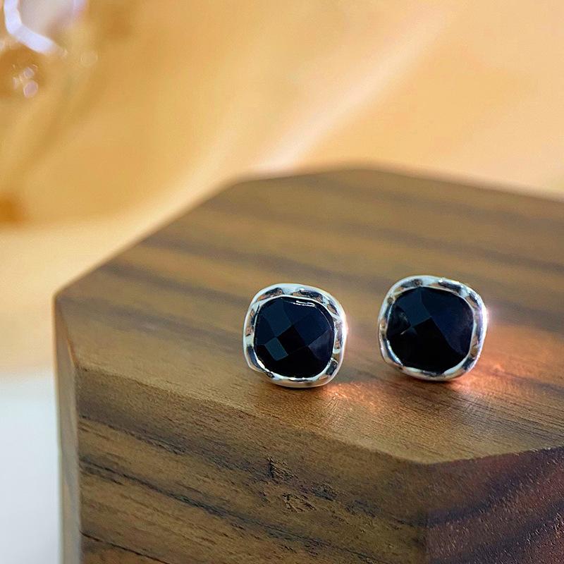 Retro Lotus Pod Black Agate Earrings for Women's Ethnic Style High-end and Versatile Black Earrings