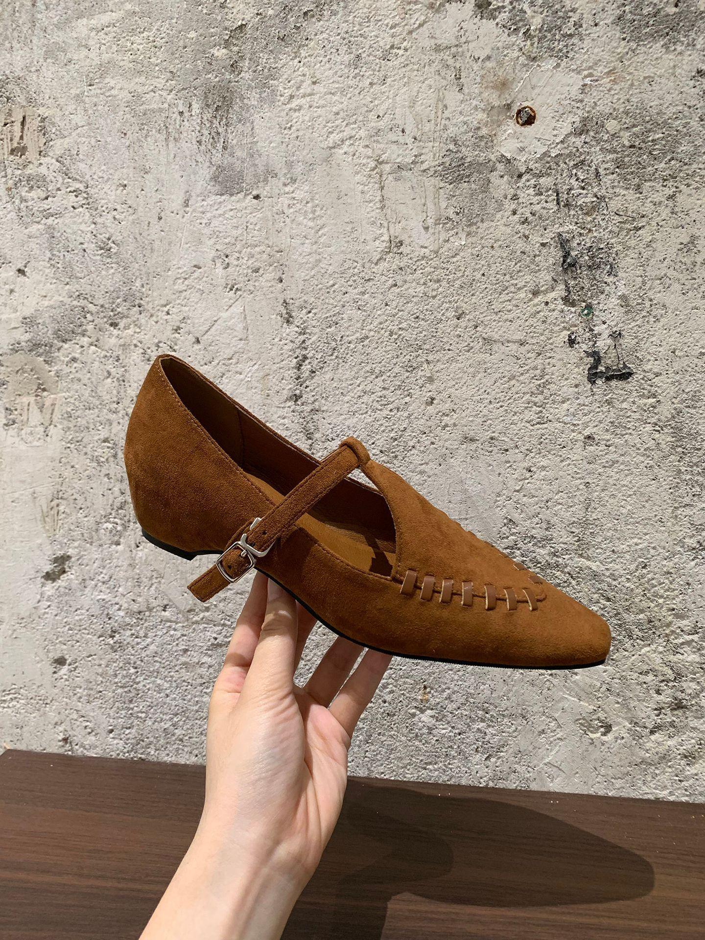 

Inner height increase retro temperament single shoes women s shoes spring and autumn 2025 new models with skirt design Mary Jane shoes 35 коричневый