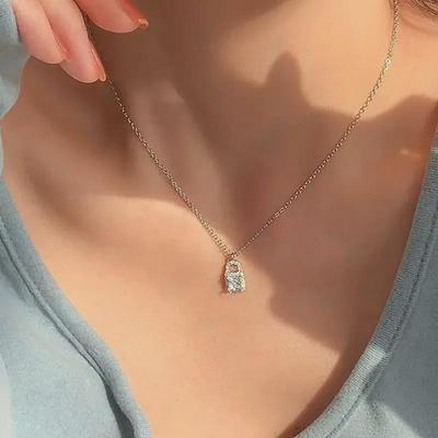 2022 Summer Luxury Sparkling Diamond Clavicle Necklace: Simple, Elegant, Cool Style for Women