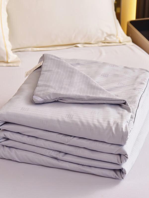 Conch Moonlight Nano Pearl Fiber All-Season Separable Quilt