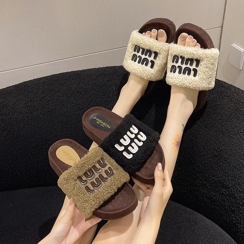 Niche Mao Mao slippers thick-soled 2025 autumn and winter new Internet celebrities popular fashion outer wear stacking socks one-word slippers