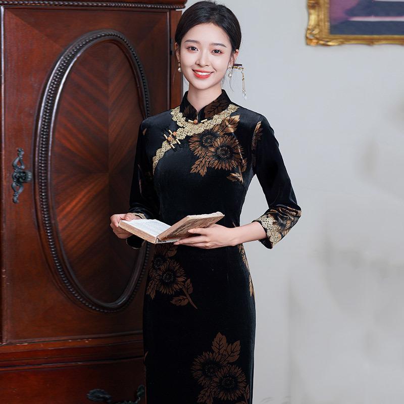 Black Velvet Mother Outfit New Chinese Style Long Autumn Long-sleeved Cheongsam Improved Women's Retro Slim Spring and Autumn Clothing