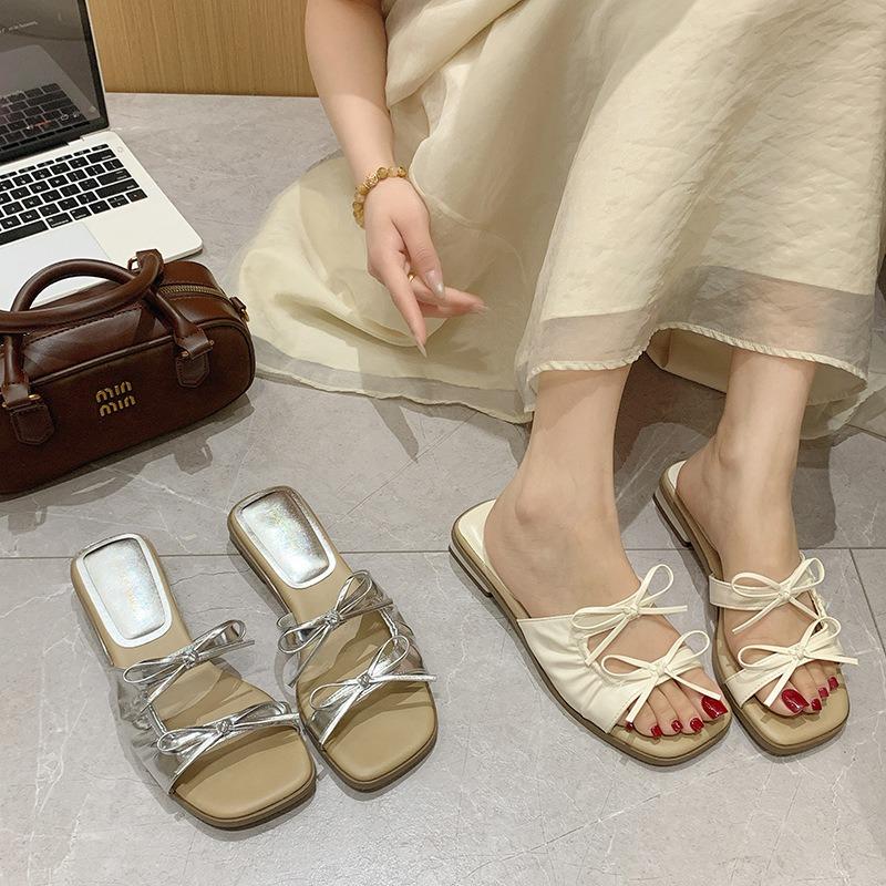Beautiful Low-heeled Cool Slippers for Women's Summer Wear, New with Skirt One-word Flat Sandals