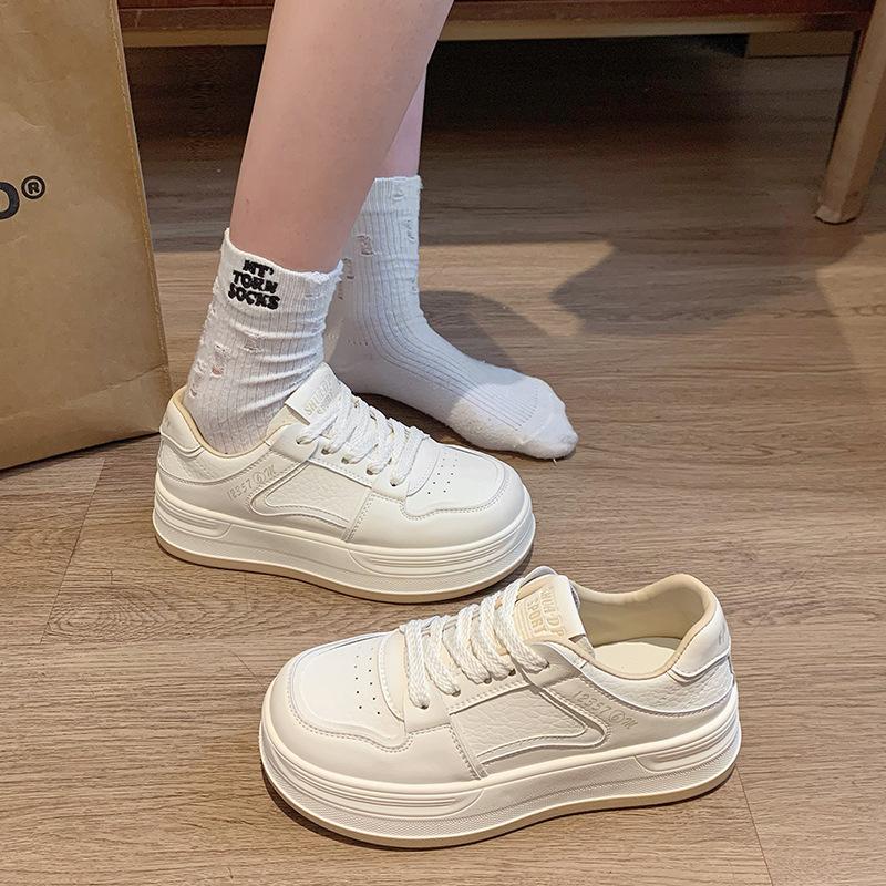 Korean version of little white shoes women's board shoes in the autumn of 2025 new round head thick sole heightening low-top casual shoes women's s