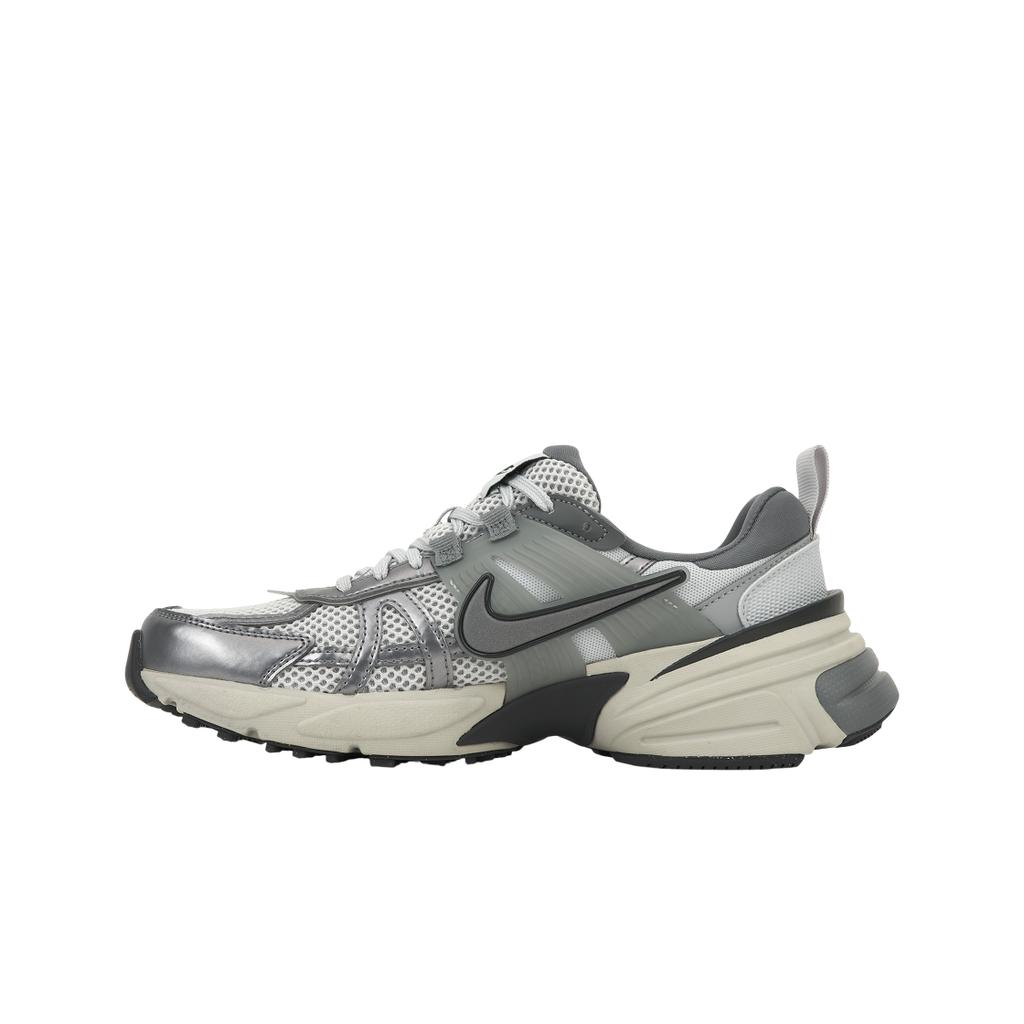 Nike V2K Run Pure Platinum Wolf Grey Dames Sneakers Cool-Grey Metallic-Cool-Grey FD0736-003