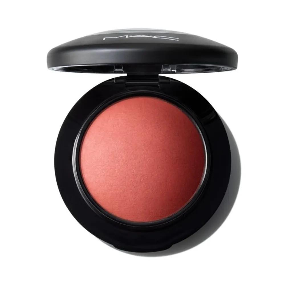 

MAC Flirting with Danger Mineralize Blush Red