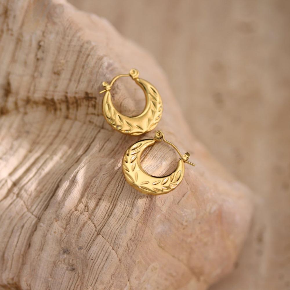 Geometric Hammered Stainless Steel Stud Earrings: Fashionable, Versatile Ear Jewelry