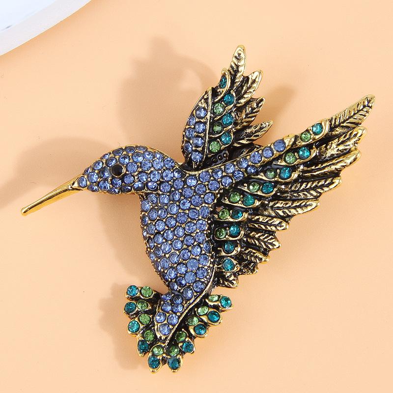 Elegant Vintage Hummingbird Brooch: Sparkling Diamond-Accent Women's Pin