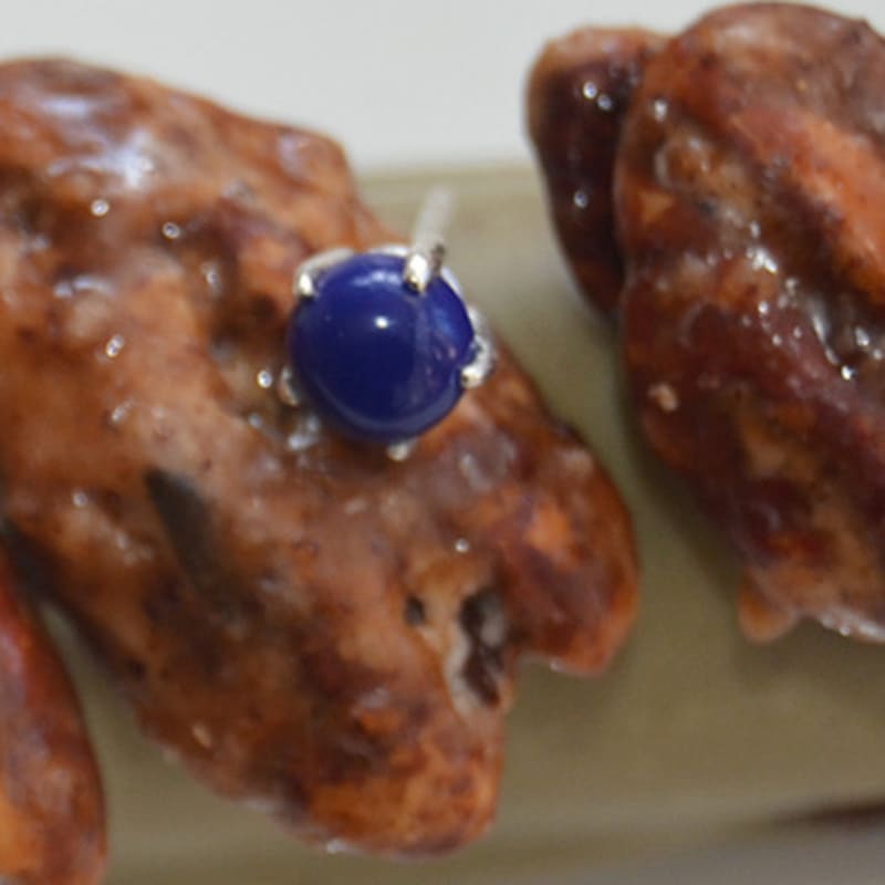 Martha auf dem Dachboden kaiserblau