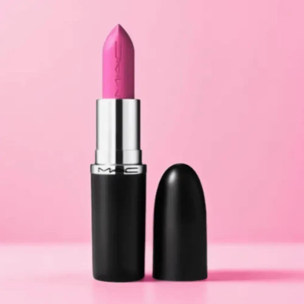 

MAC Maximal Slick Satin Lipstick Girlfriend Summer Cool Saint Germain