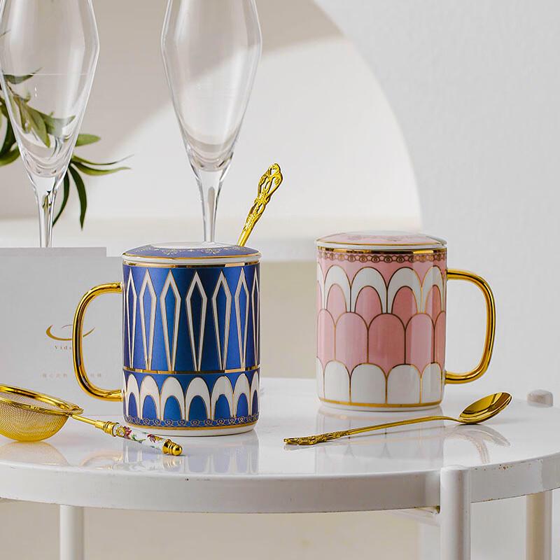 Vidsel Ceramic Couple Mug Gift Set with Lids and Spoons