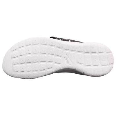 סנדל Roshe One הדפס 'שחור לבן' לנשים 832644-011