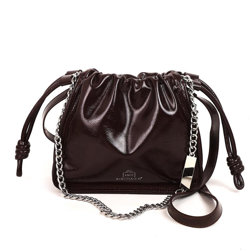 Solid color pump belt bucket bag women's winter new popular personality chain fashionable simple shoulder messenger bag