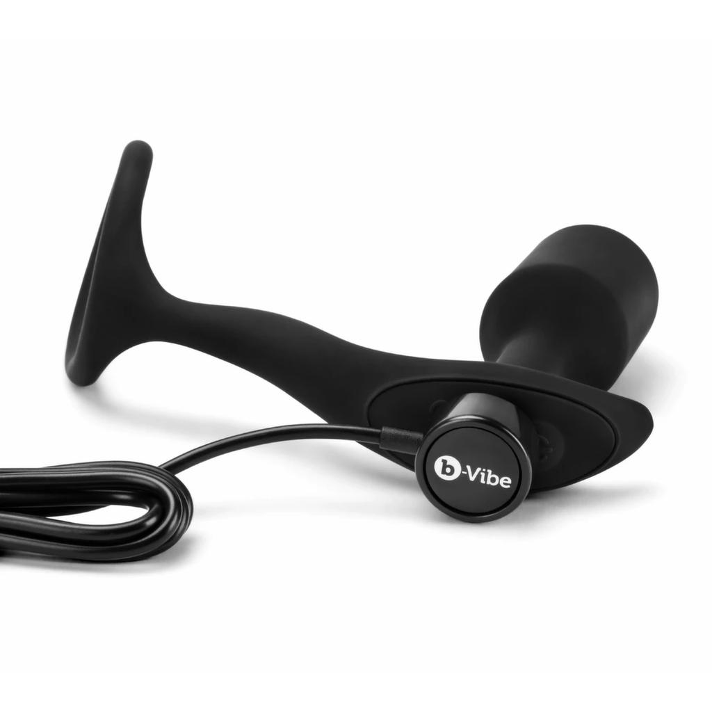 Vibrating anal plug with ring - B-Vibe Vibrating Snug & Tug M