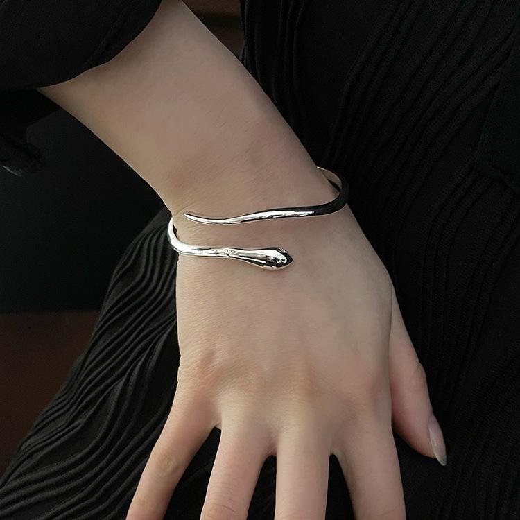 Snake bracelet, women's bracelet, bracelet, bracelet style, cold style, fashion, high fashion