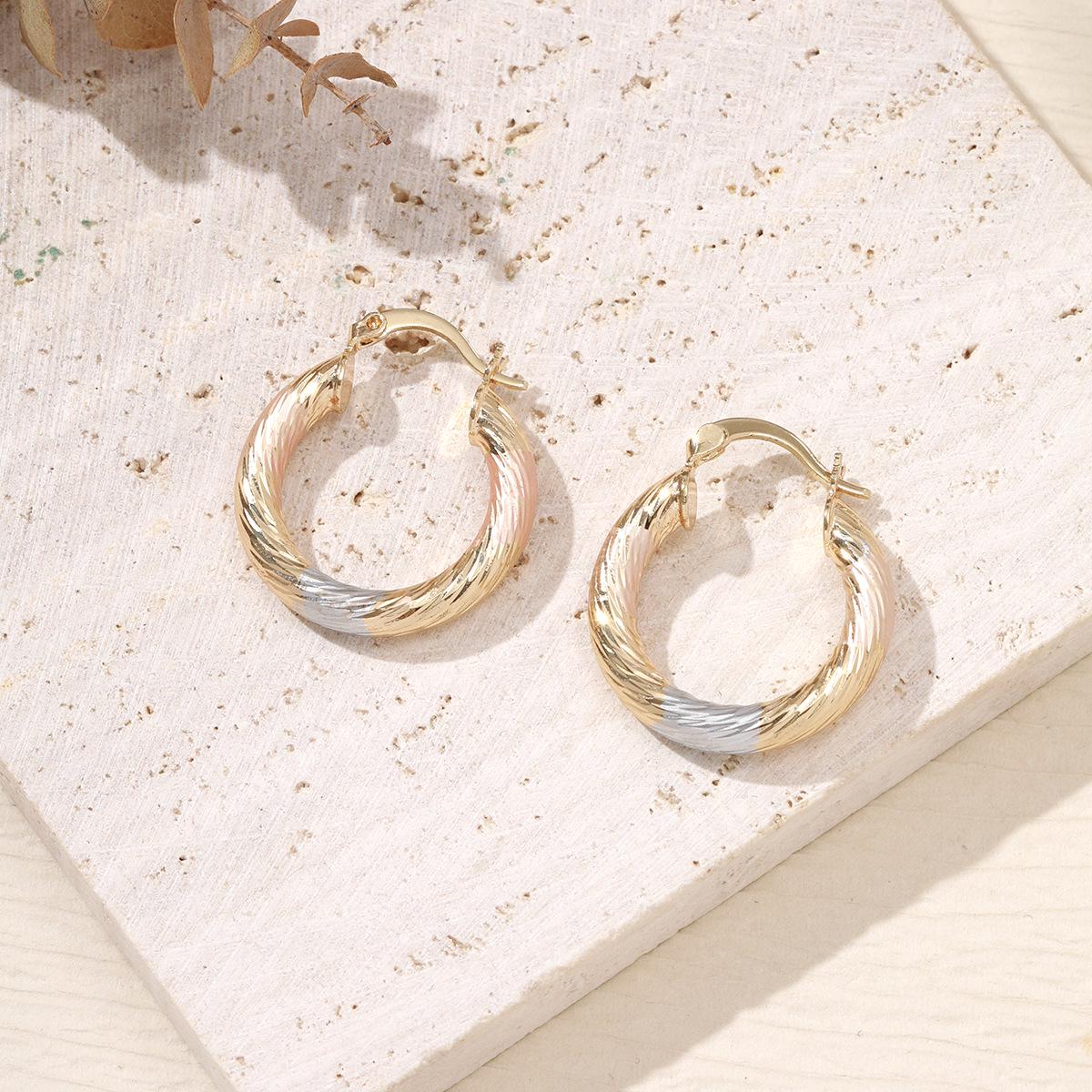 Трехцветные Гладкие Круглые Серьги-Кольца для Женщин - Модное и Универсальное Украшение