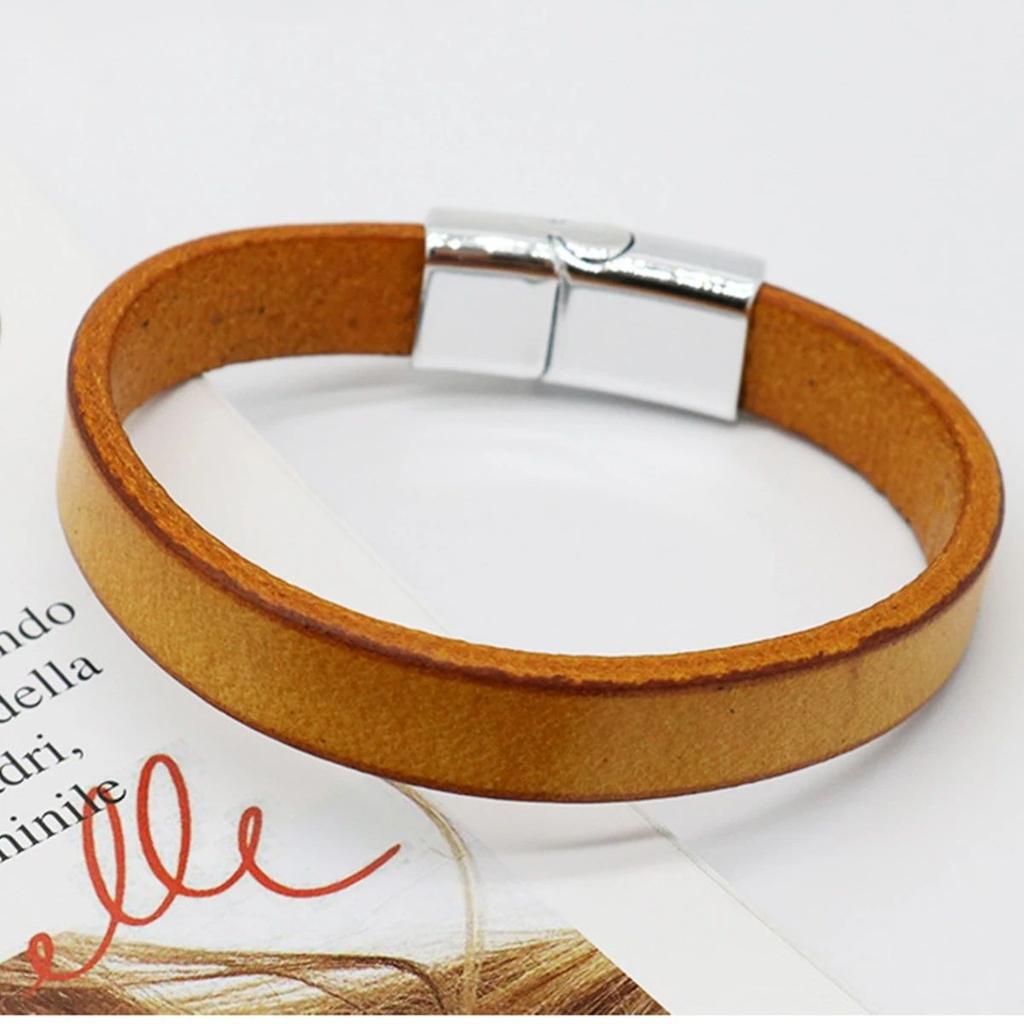 Bracciale Semplice in Pelle di Vacchetta Vintage per Uomo Versatile Creativo Fibbia Magnetica Bangles Gioiello Accessorio Tendenza Streetwear Maschile