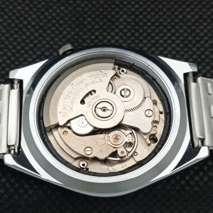 REFURBISHED VINTAGE SEIKO 5 AUTO 7009A JAPAN MENS D/D RED WATCH 610b-a318050-9 SKU610b-a318050