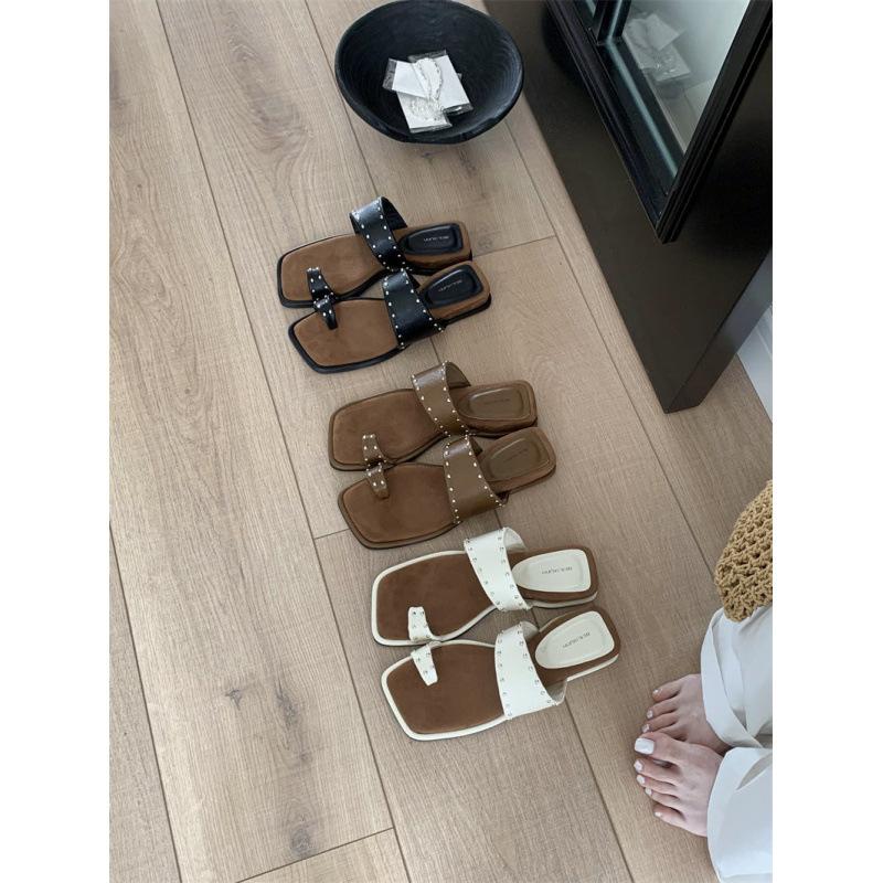 

Gentle set of toe rivets with small slope heels, slippers for women s summer wear, seaside vacation casual beach sandals 39 коричневый