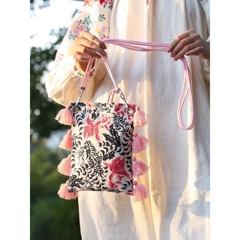 

Niche original design contrasting color fringed canvas mobile phone bag Guochao new Chinese style old coarse cloth crossbody shoulder bag рожевий