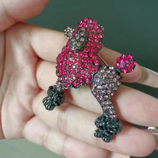 Criativo bonito poodle cão forma broche espumante strass casaco lapela pino vestido xale cachecol chapéu animal emblema jóias presente