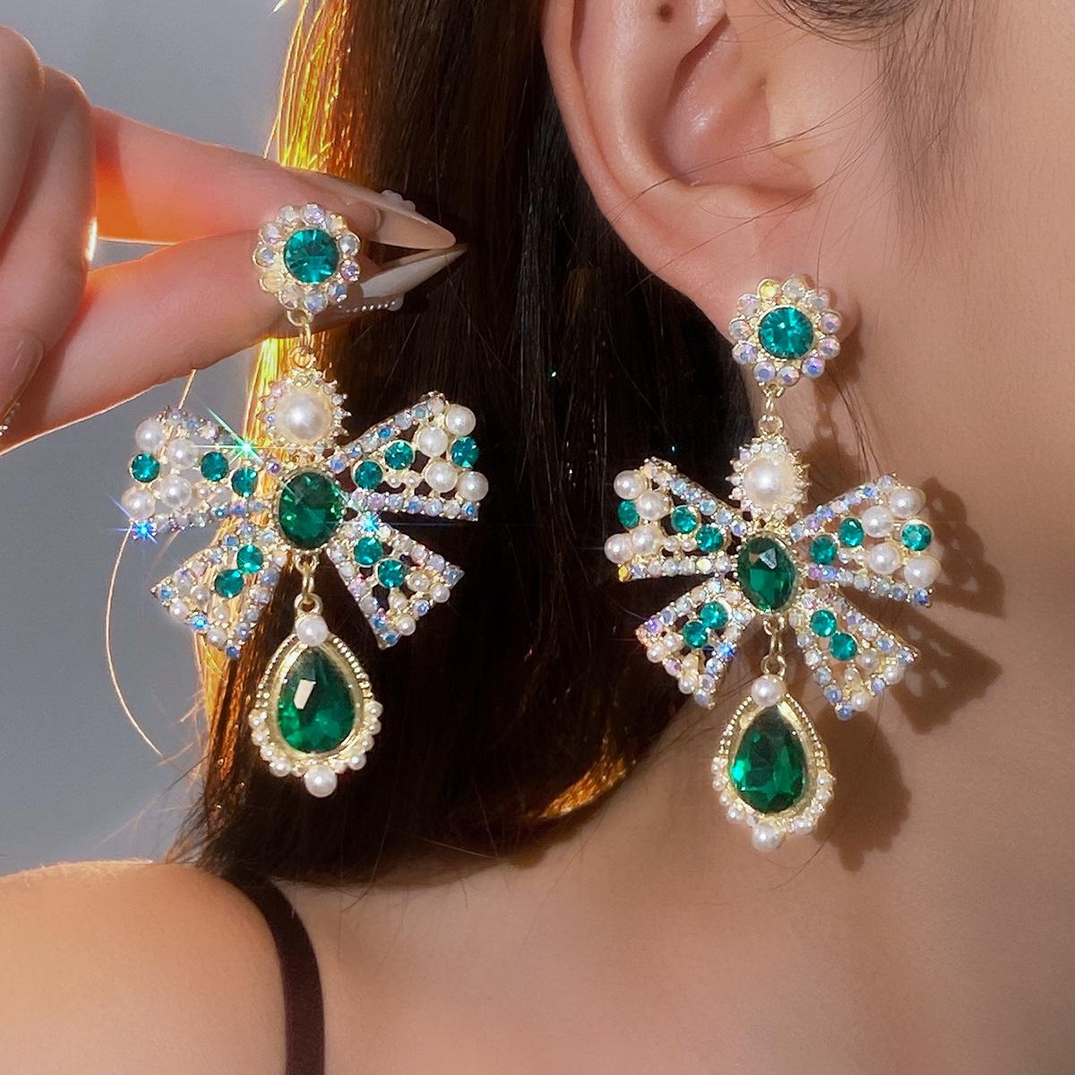 Модные серьги-подвески для женщин