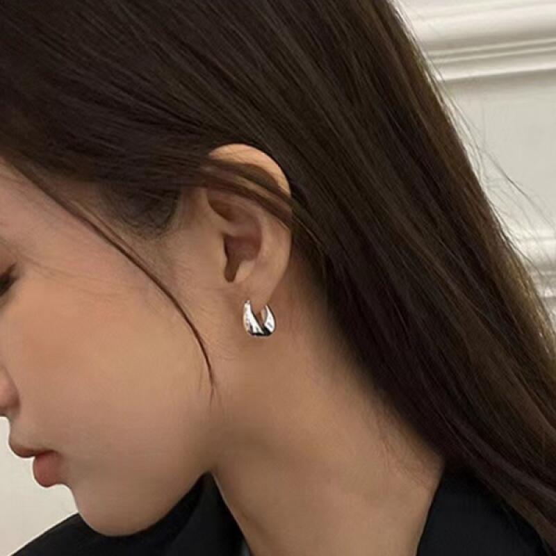 

Sally Hoop Glossy Simple Hoop Earrings (2 colors) gold