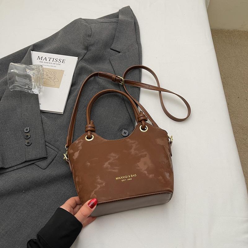 

Корейская версия модной личности, для поездок на работу, простой ветер, ручная сумка-ведро, женская повседневная универсальная нишевая дизайнерская сумка-мессенджер