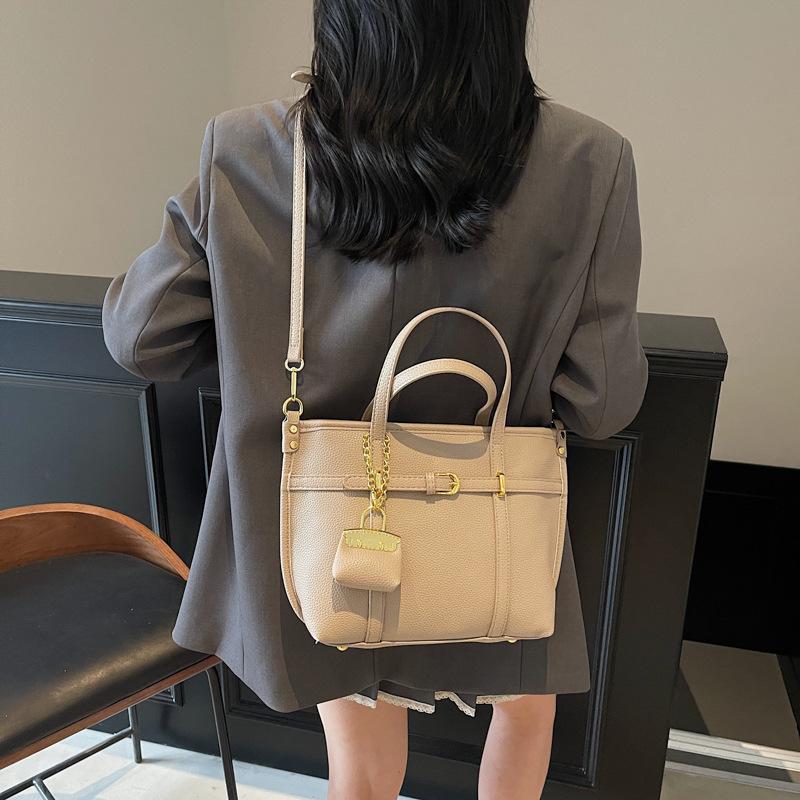 Premium commuter tote bag women's 2025 Korean version of the new fashion versatile shoulder bag summer simple messenger bag