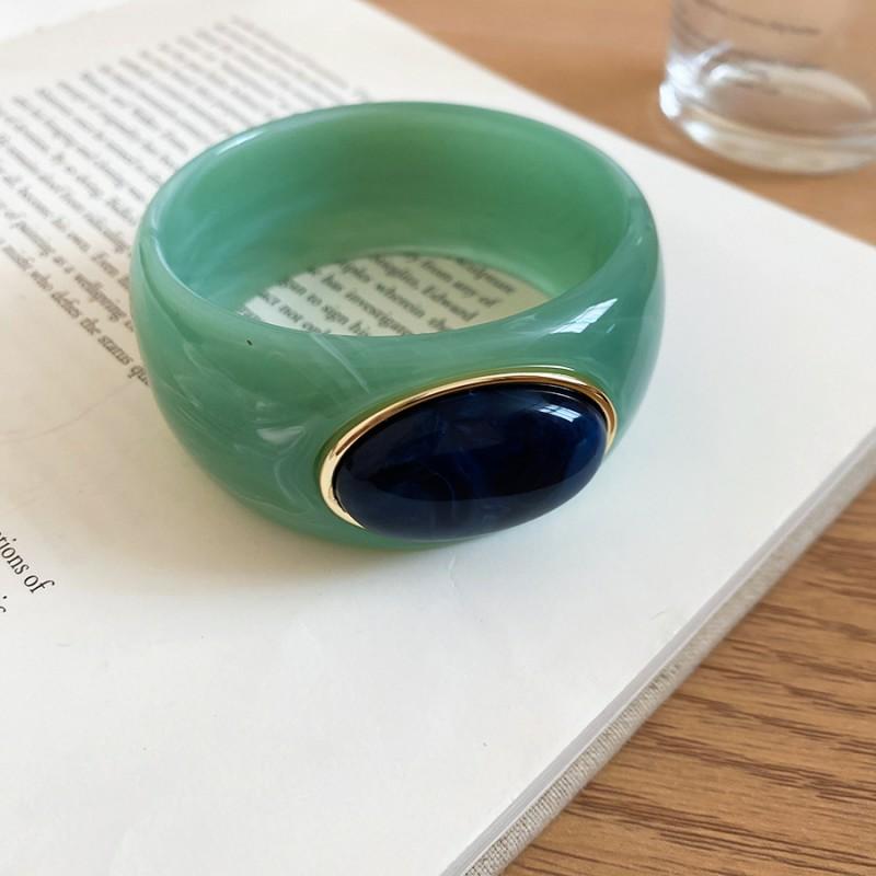 Acrylic Oval Gradient Bracelet Minimalist Fashion Statement Jewelry Women Daily Wear
