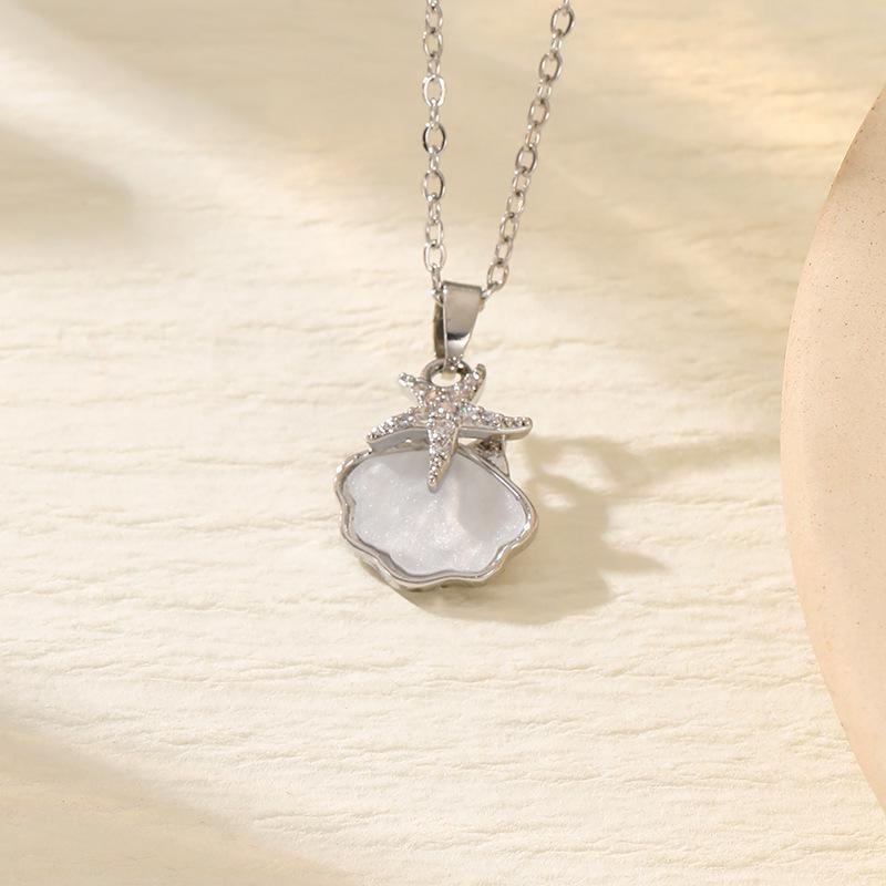 Titanium Steel Non-fading Necklace - European & American Style, Light Luxury, Versatile Korean Fashion, Perfect for Women and Girlfriend Gifts.