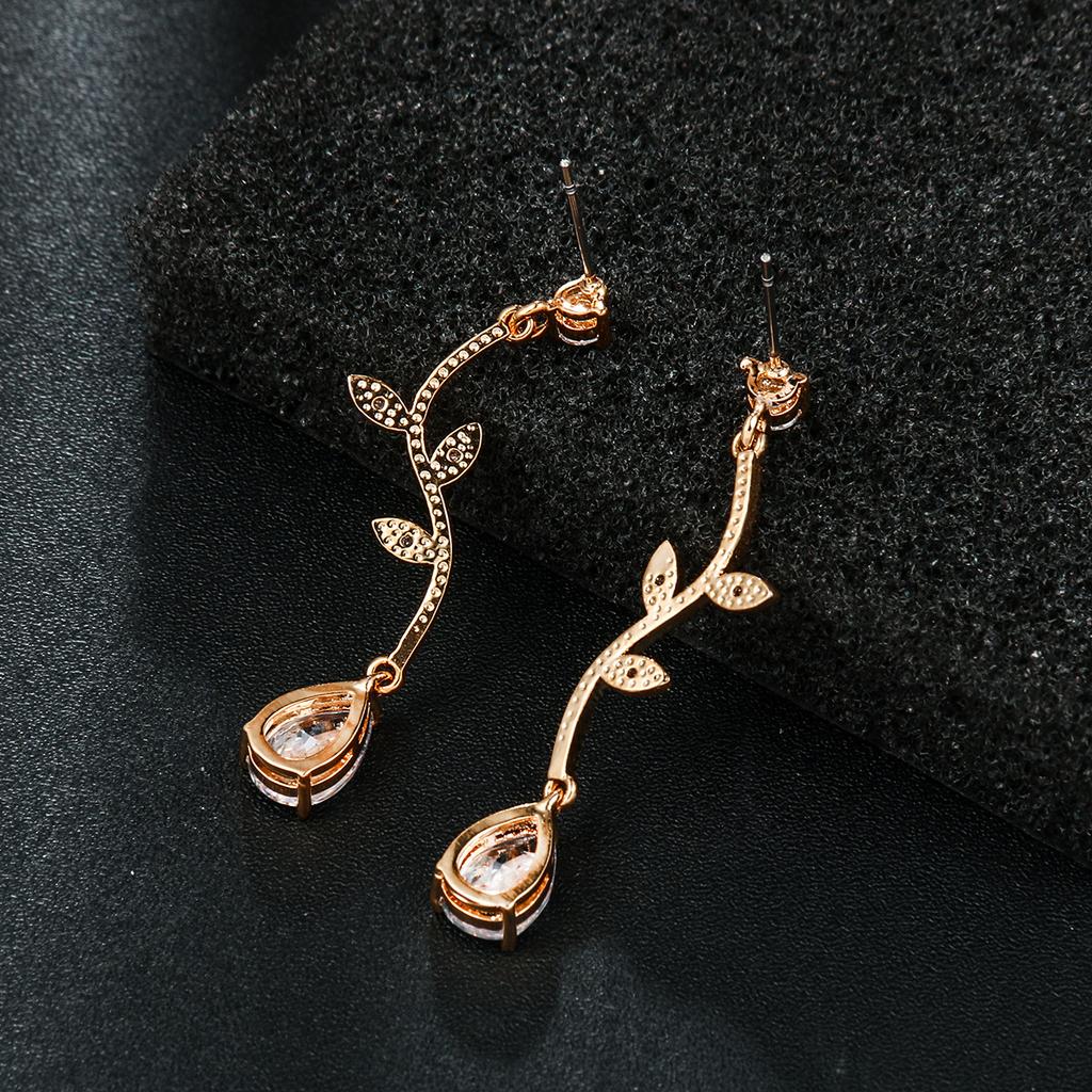 Simple Long Copper Inlaid Zircon Earrings Leaf Stud Earrings Personality Chic Earrings Temperament Elegant Women's Earrings Decoration