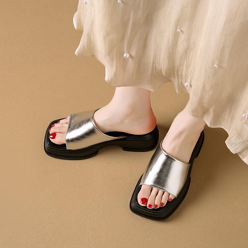 

Step on casual thick-soled one-word slippers women s muffin summer wear new 2025 sandals heighten shoes sandals shit feeling 40 серебряный