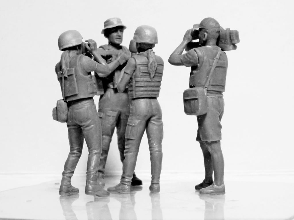 ICM War Journalist Plastic Model 35751 1/35