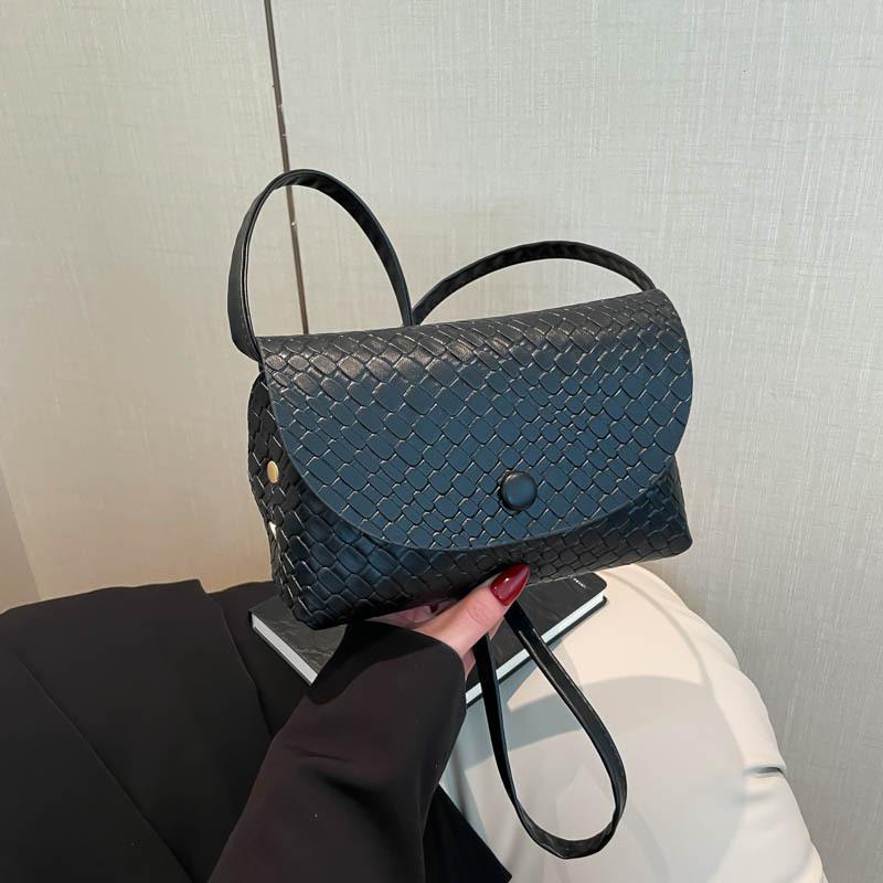 

Commuter simple design sense niche small square bag women s fashion leisure high-end texture shoulder messenger bag чорний