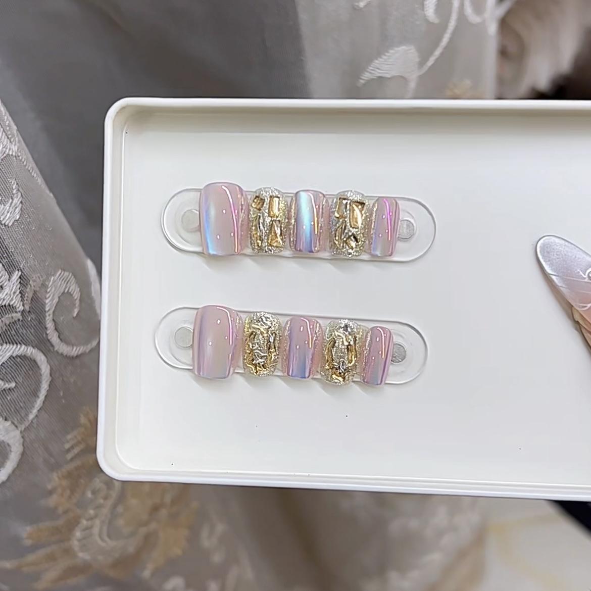 

Ручная работа Фототерапия Ношение доспехов Mengqiao Кошачий глаз Взрыв Молния Покрытие Aurora Кошачий глаз Сломанный бриллиант Готовый маникюр Патч Medium m