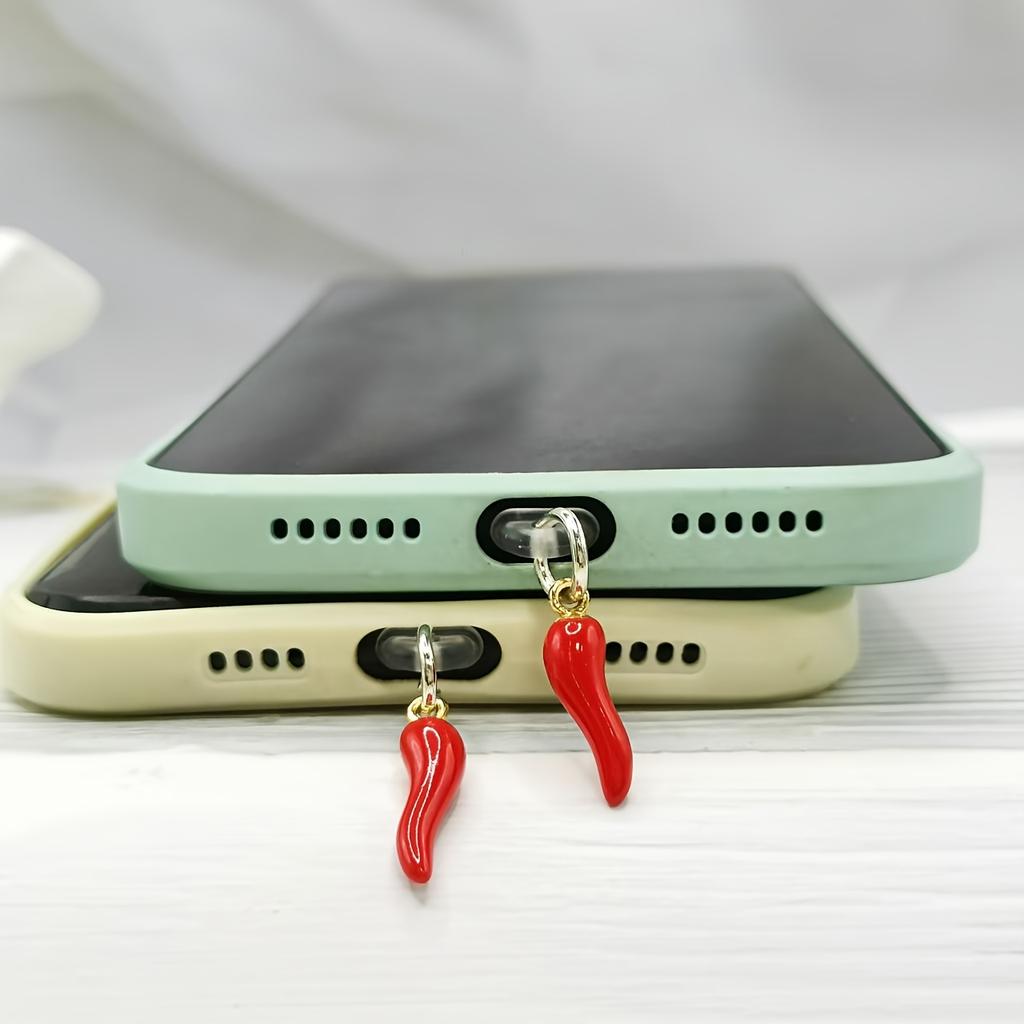 1 db Szimulált Zöldség Piros Paprika Medál/DIY Ékszer/Telefon Porvédő Dugó Alkalmas iPhone/Type-C Interfészhez/Védi a Telefon Töltőportját