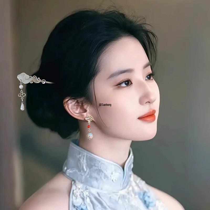 2025 Trendige Cheongsam-Hängeohrringe aus Naturstein: Damenaccessoires im chinesischen Stil