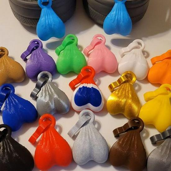 Croc Nuts Kuličkový Clog Spona Parodie Přívěsek: Měkká gumová zahradní ozdoba na boty