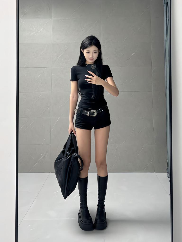 Women's Black and White Short-Sleeved Summer T-Shirt, Versatile Round Neck, Slim Fit, Trendy Short Top