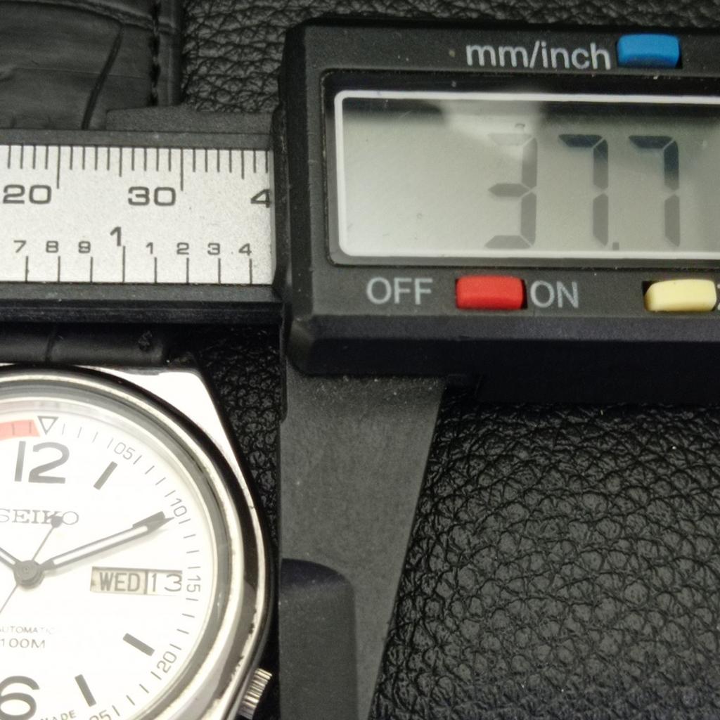 SEIKO AUTOMATIC VINTAGE JAPAN 7009A MENS FERRARI DIAL WATCH a700410-5